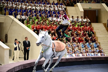 Azerbaijani, Turkmen dance ensembles perform in Arkadag