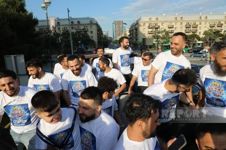 Azərbaycanın minifutbol millisi azarkeşlərlə görüşüb