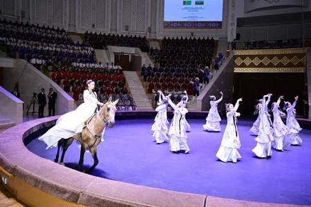 Azerbaijani, Turkmen dance ensembles perform in Arkadag