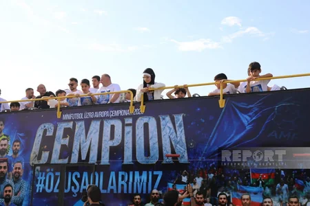 Azərbaycanın minifutbol millisi azarkeşlərlə görüşüb