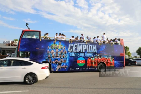 Azərbaycanın minifutbol millisi azarkeşlərlə görüşüb