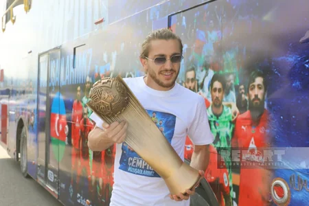 Azərbaycanın minifutbol millisi azarkeşlərlə görüşüb