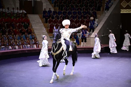 Azerbaijani, Turkmen dance ensembles perform in Arkadag