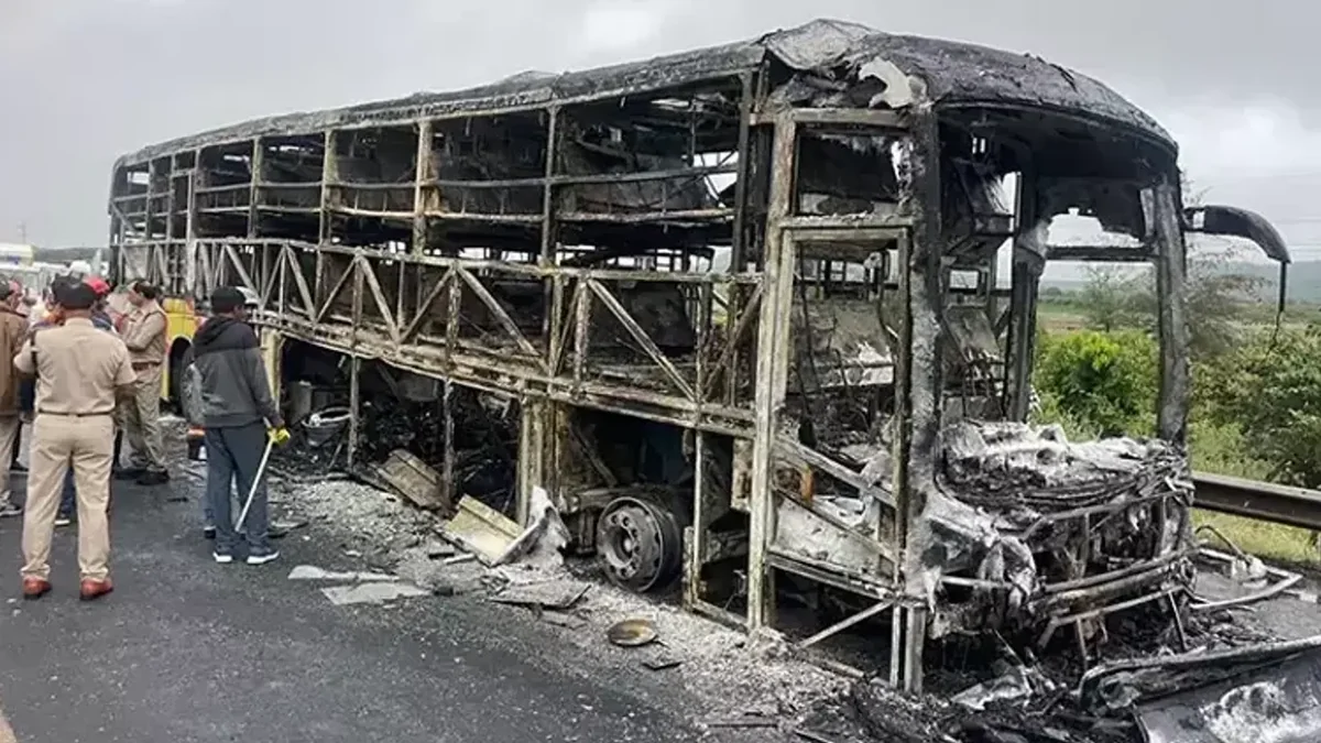 İraqda avtobus qəzadan sonra yanıb, 25 nəfər ölüb