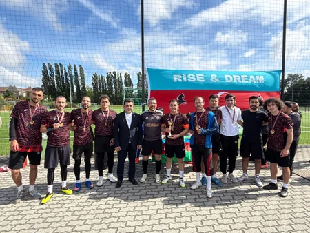 Brüsseldə ənənəvi beynəlxalq Suqovuşan minifutbol turniri keçirilib