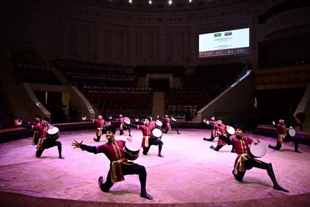 Azerbaijani, Turkmen dance ensembles perform in Arkadag