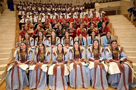 Azerbaijani, Turkmen dance ensembles perform in Arkadag