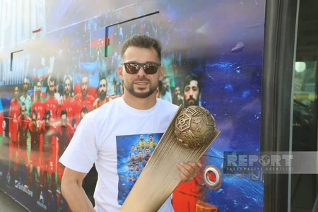 Azərbaycanın minifutbol millisi azarkeşlərlə görüşüb