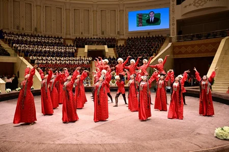 Azerbaijani, Turkmen dance ensembles perform in Arkadag