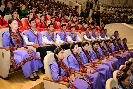 Azerbaijani, Turkmen dance ensembles perform in Arkadag