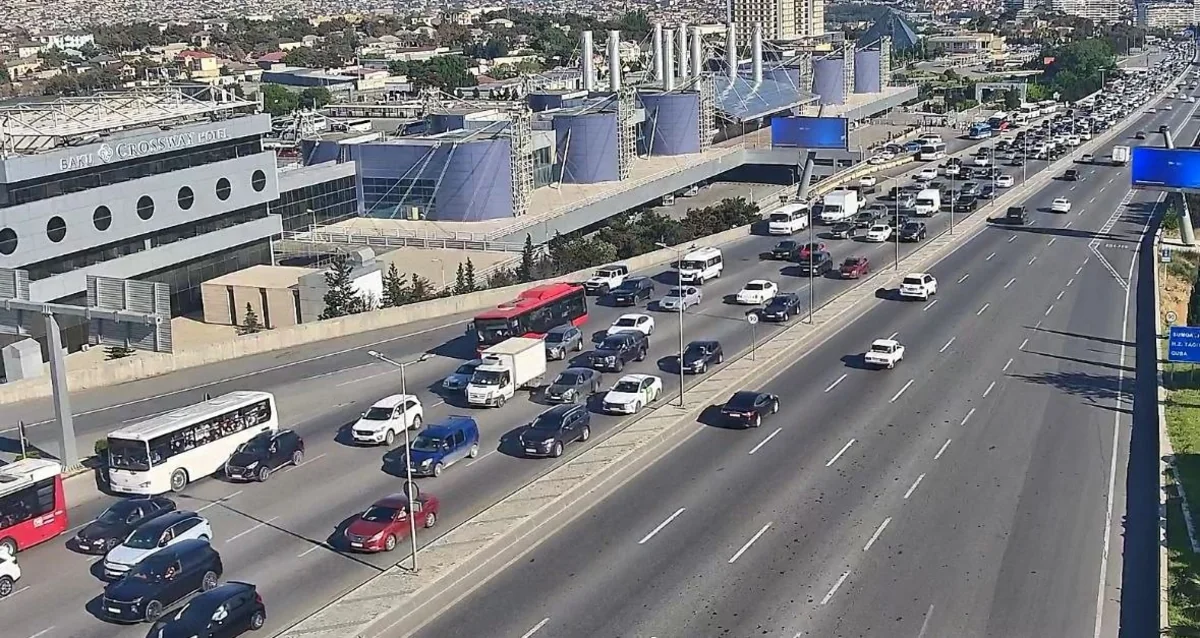 Bakının bir sıra yollarında tıxac yaranıb