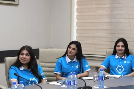 MEDİA-da məzun könüllülər və növbəti proqramın iştirakçıları ilə görüş keçirilib