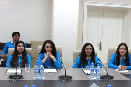 MEDİA-da məzun könüllülər və növbəti proqramın iştirakçıları ilə görüş keçirilib