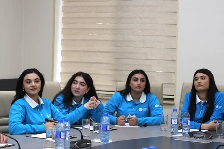 MEDİA-da məzun könüllülər və növbəti proqramın iştirakçıları ilə görüş keçirilib