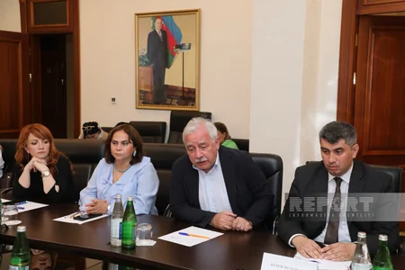 Bakıda uşaqların rəqəmsal təhlükəsizliyi, zərərli asılılıqdan qorunması müzakirə olunub