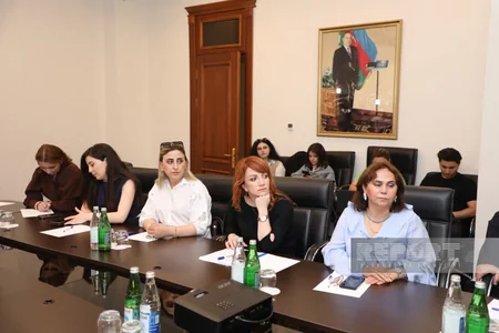 Bakıda uşaqların rəqəmsal təhlükəsizliyi, zərərli asılılıqdan qorunması müzakirə olunub