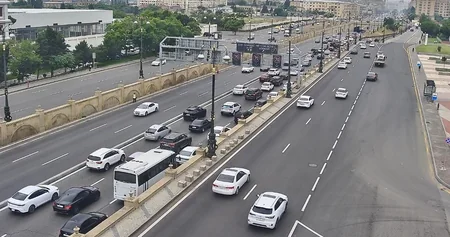 Bakıda nəqliyyatın sıxlığı müşahidə olunan yollar açıqlanıb