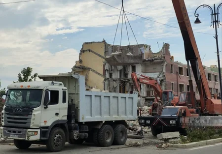 Goranboyda qəzalı vəziyyətə düşərək sökülən binaların sakinlərinə yeni mənzillər veriləcək