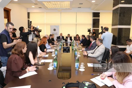 Bakıda uşaqların rəqəmsal təhlükəsizliyi, zərərli asılılıqdan qorunması müzakirə olunub