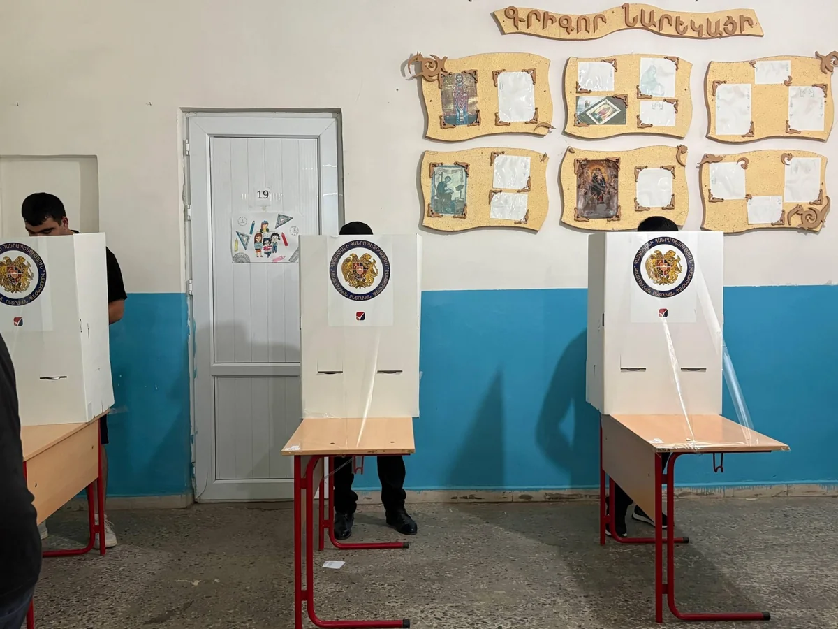 Ermənistan MSK-ya 555 məntəqədə səslərin təkrar sayılması üç