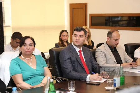 Bakıda uşaqların rəqəmsal təhlükəsizliyi, zərərli asılılıqdan qorunması müzakirə olunub