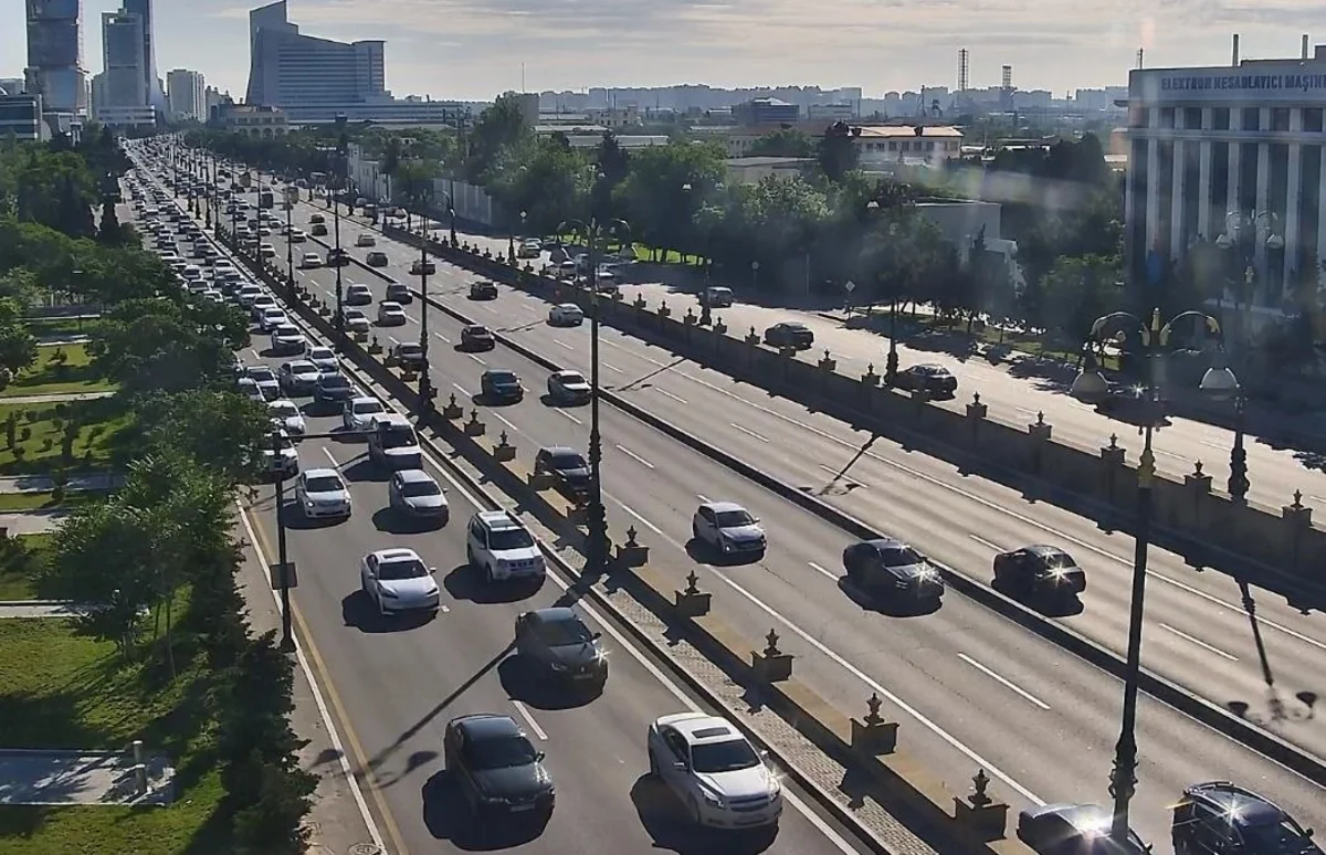 Bakıda nəqliyyatın sıxlığı müşahidə olunan yollar açıqlanıb