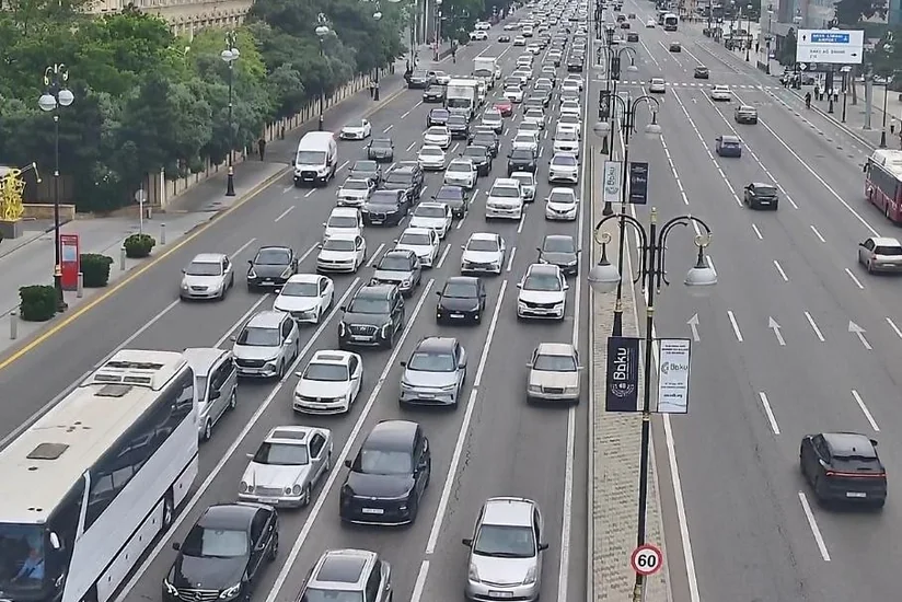 Bakıda nəqliyyatın sıxlığı müşahidə olunan yollar açıqlanıb