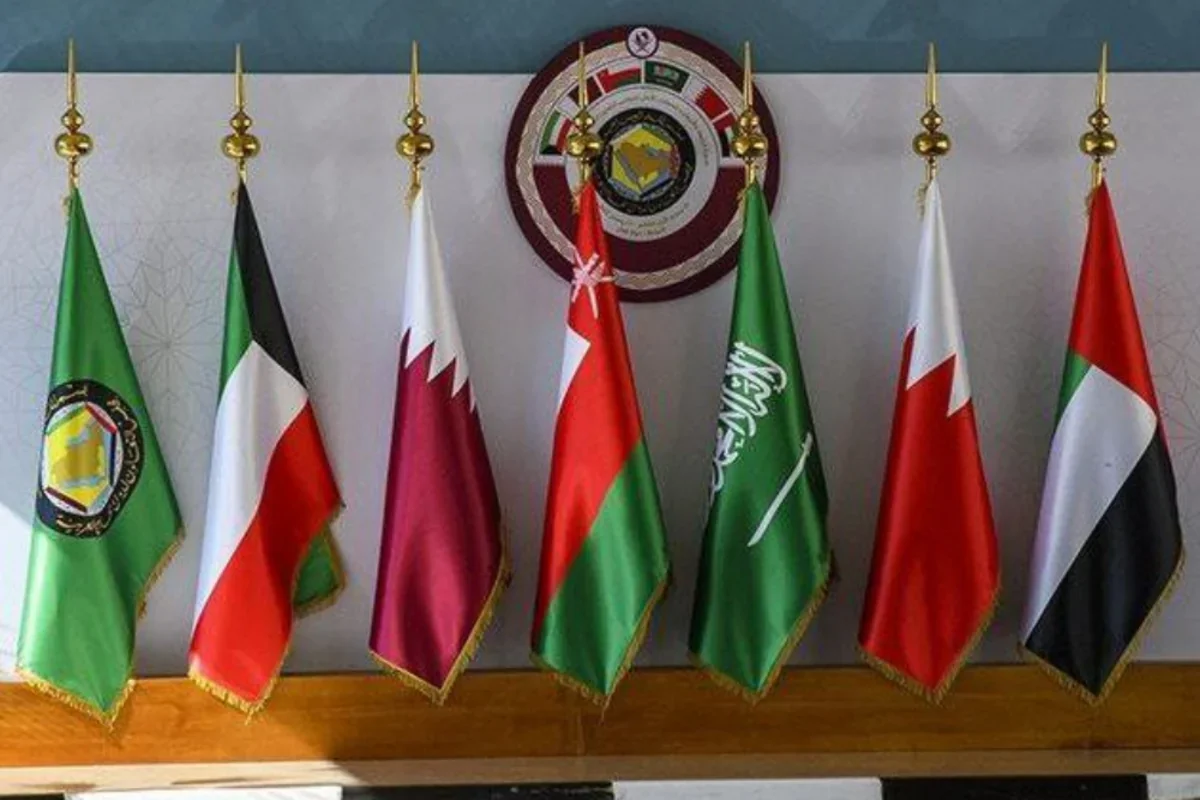 Fars körfəzi ölkələri neftin boru kəmərləri vasitə