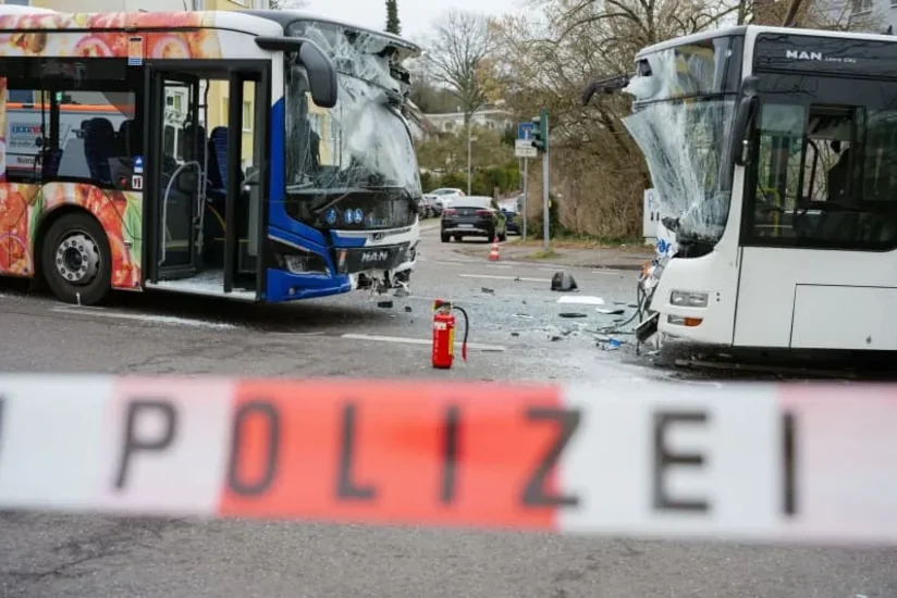 В Германии при столкновении двух автобусов пострадали 30 человек, в том числе дети