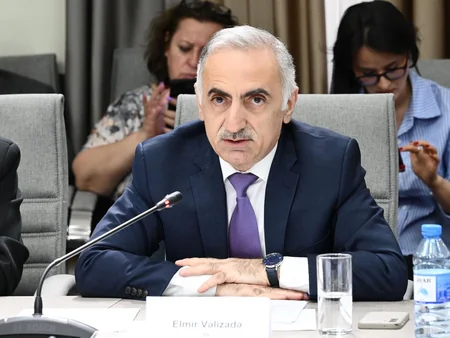 Uşaqların zərərli informasiyadan qorunmasına yönəlmiş normativ hüquqi akt layihəsi müzakirə olunub