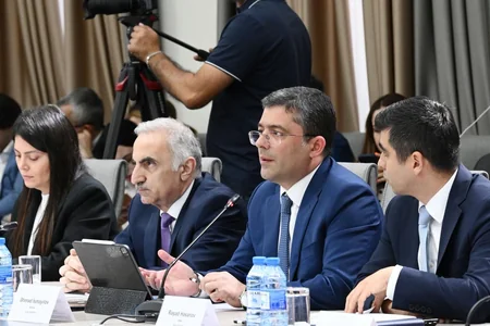 Uşaqların zərərli informasiyadan qorunmasına yönəlmiş normativ hüquqi akt layihəsi müzakirə olunub