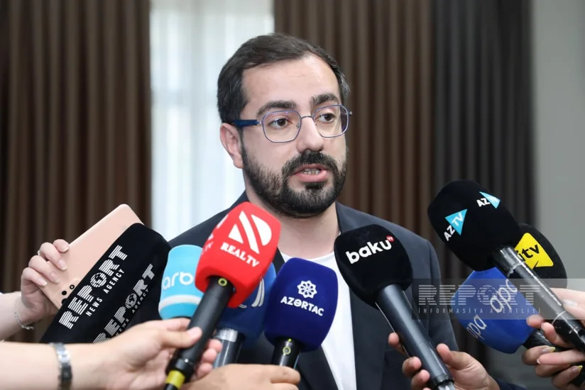 Fərid Pərdəşünas: Azyaşlıların sosial mediadan istifadəsi böyük təhlükə yaradır