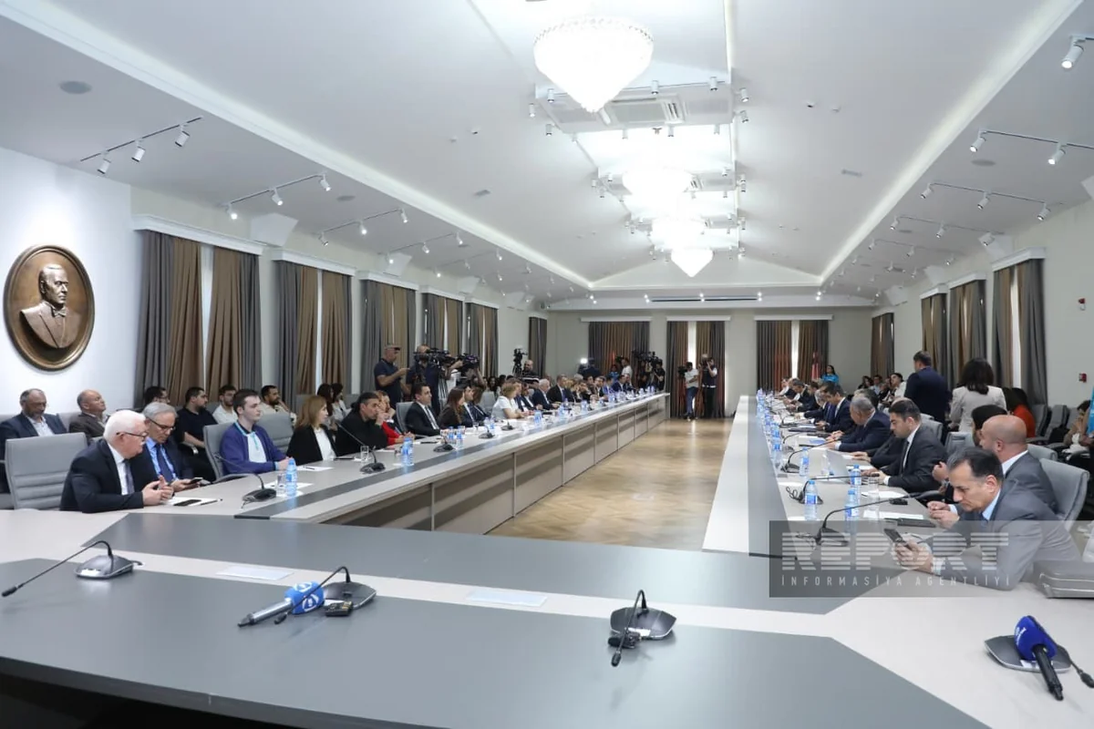 Sosial şəbəkələrdə yaş yoxlanışı bank kartı və ele