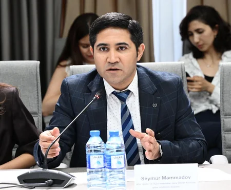 Uşaqların zərərli informasiyadan qorunmasına yönəlmiş normativ hüquqi akt layihəsi müzakirə olunub
