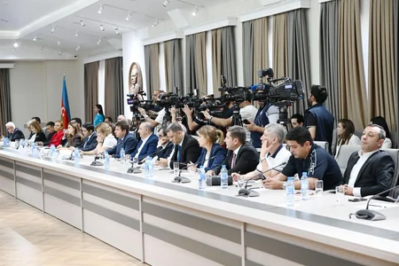 Uşaqların zərərli informasiyadan qorunmasına yönəlmiş normativ hüquqi akt layihəsi müzakirə olunub