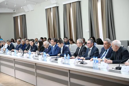 Uşaqların zərərli informasiyadan qorunmasına yönəlmiş normativ hüquqi akt layihəsi müzakirə olunub