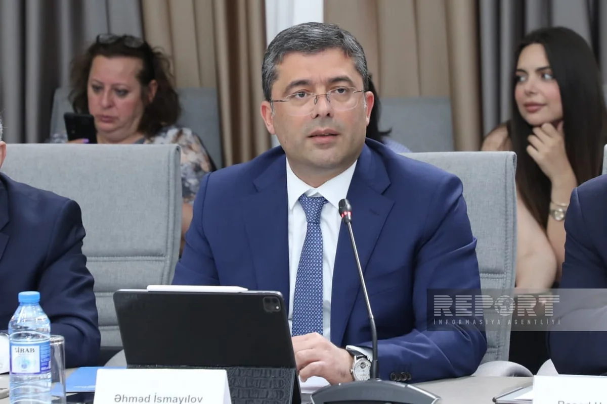MEDİA chief warns about risks of uncontrolled social media use by children