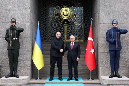 Yaşar Gülər ilə Rüstəm Umerov regional təhlükəsizliyi müzakirə ediblər