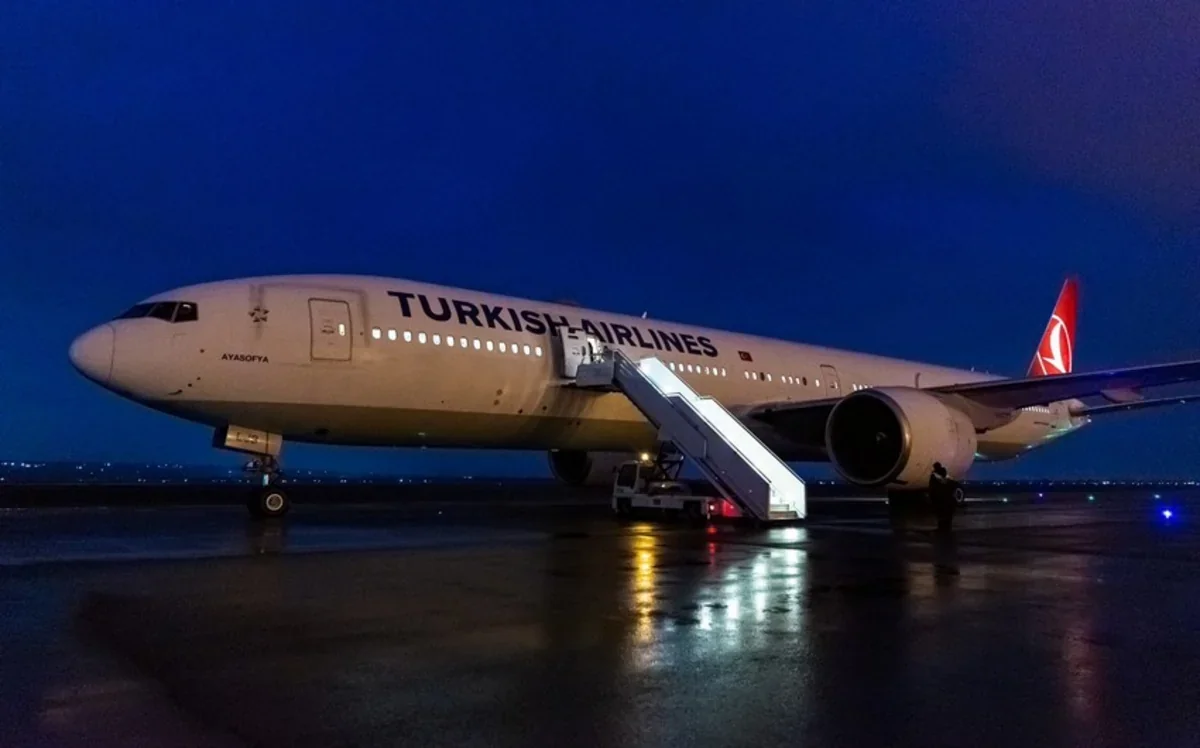 Türkiyədə təyyarə radar dirəyinə çırpılıb, 267 sərnişin təxl