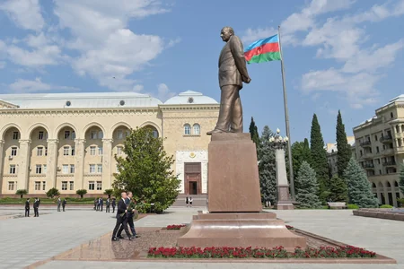 Emin Əmrullayev Gəncədə vətəndaşları qəbul edib