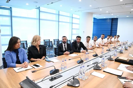 Rövşən Nəcəf Dünya Korporativ Oyunlarının qalibi olan komanda ilə görüşüb