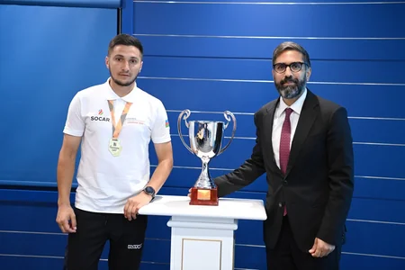 Rövşən Nəcəf Dünya Korporativ Oyunlarının qalibi olan komanda ilə görüşüb