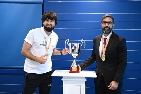 Rövşən Nəcəf Dünya Korporativ Oyunlarının qalibi olan komanda ilə görüşüb