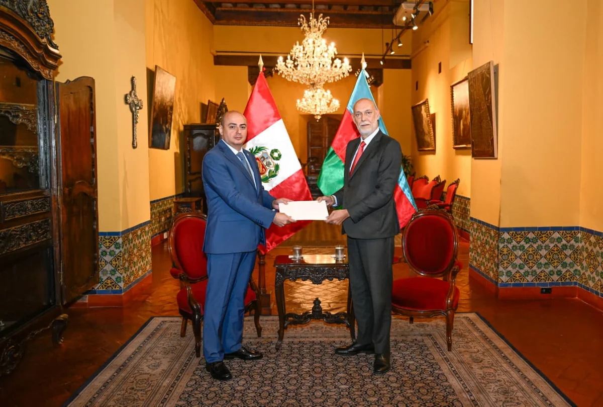 Azərbaycan səfiri etimadnaməsinin surətini Perunun XİN rəsmi