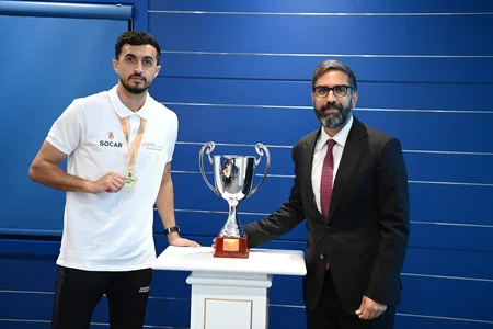 Rövşən Nəcəf Dünya Korporativ Oyunlarının qalibi olan komanda ilə görüşüb