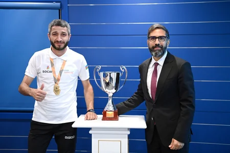 Rövşən Nəcəf Dünya Korporativ Oyunlarının qalibi olan komanda ilə görüşüb