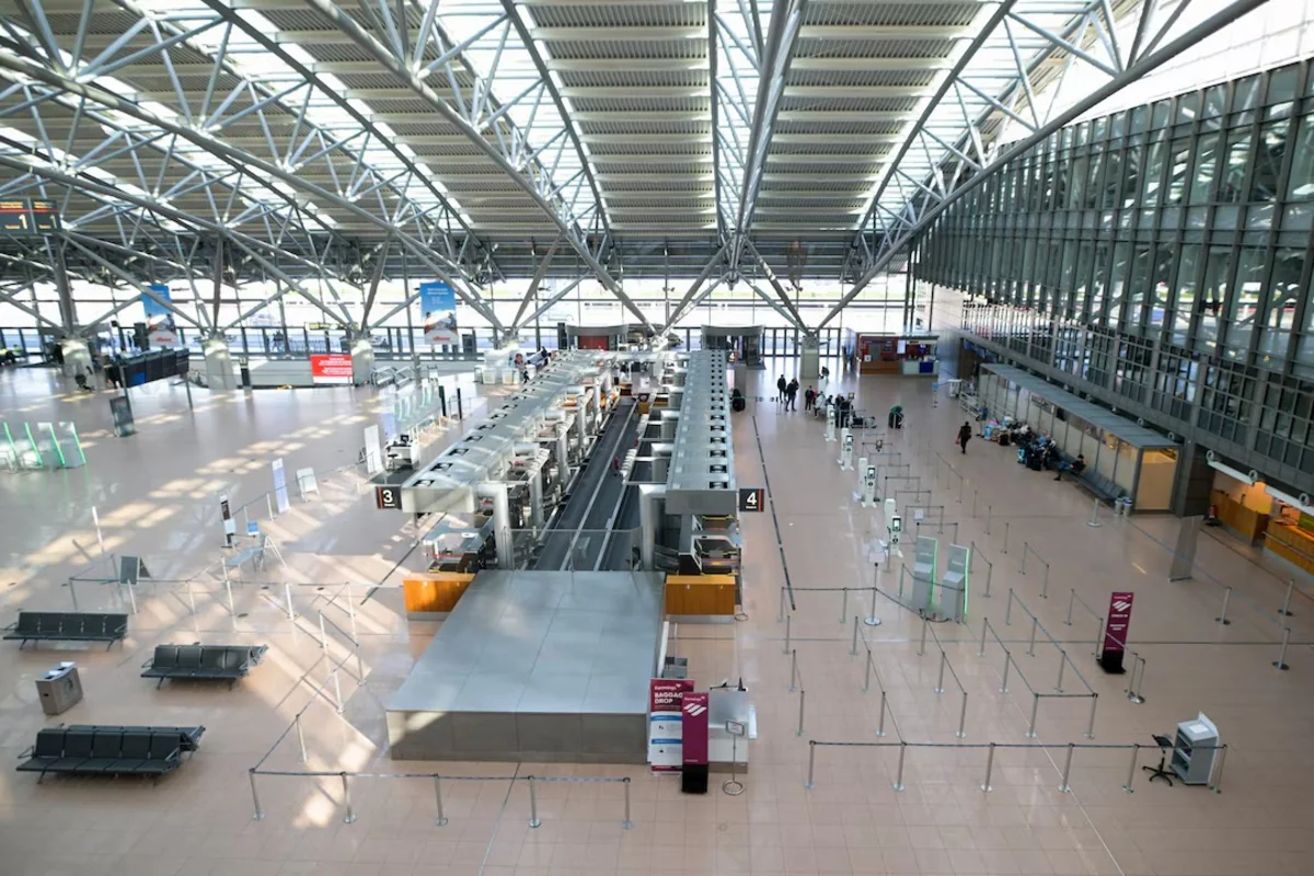 Hamburq aeroportunda reyslər ləğv edilib, polis genişmiqyaslı əməliyyat keçirir