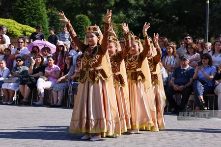 Azərbaycan məktəblərində Son zəng həyəcanı - FOTOREPORTAJ
