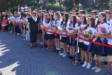 Azərbaycan məktəblərində Son zəng həyəcanı - FOTOREPORTAJ