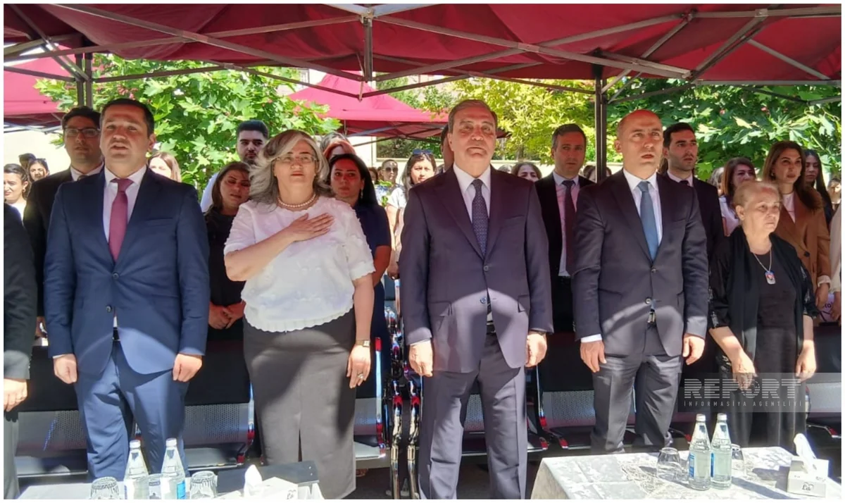 Emin Əmrullayev Gəncədə Son zəng mərasimində iştirak edib